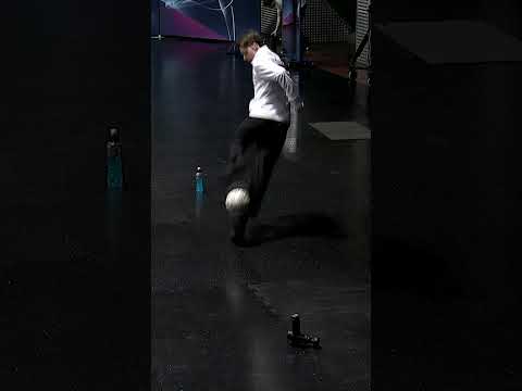 How does Maxim Naumov warm up? ⛸️⚽