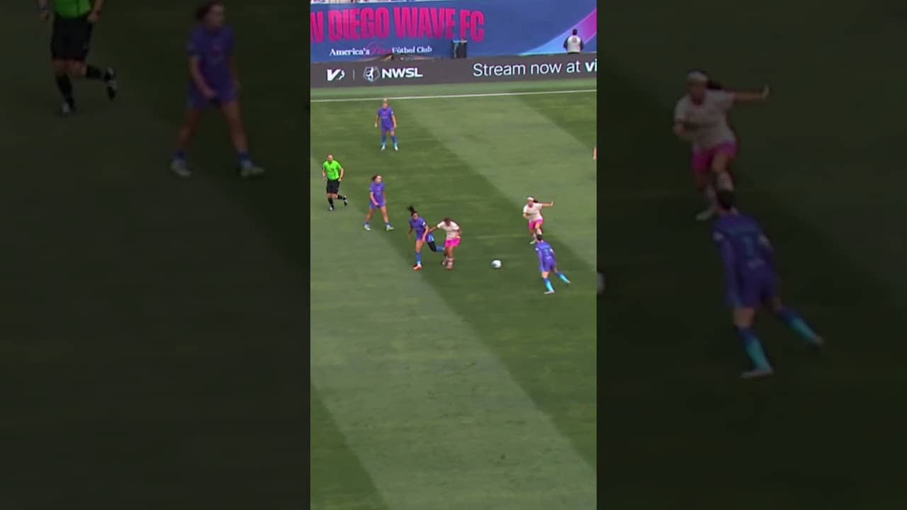 That recovery + dribble combo was CLEAN 🧼 Rafaelle 🇧🇷