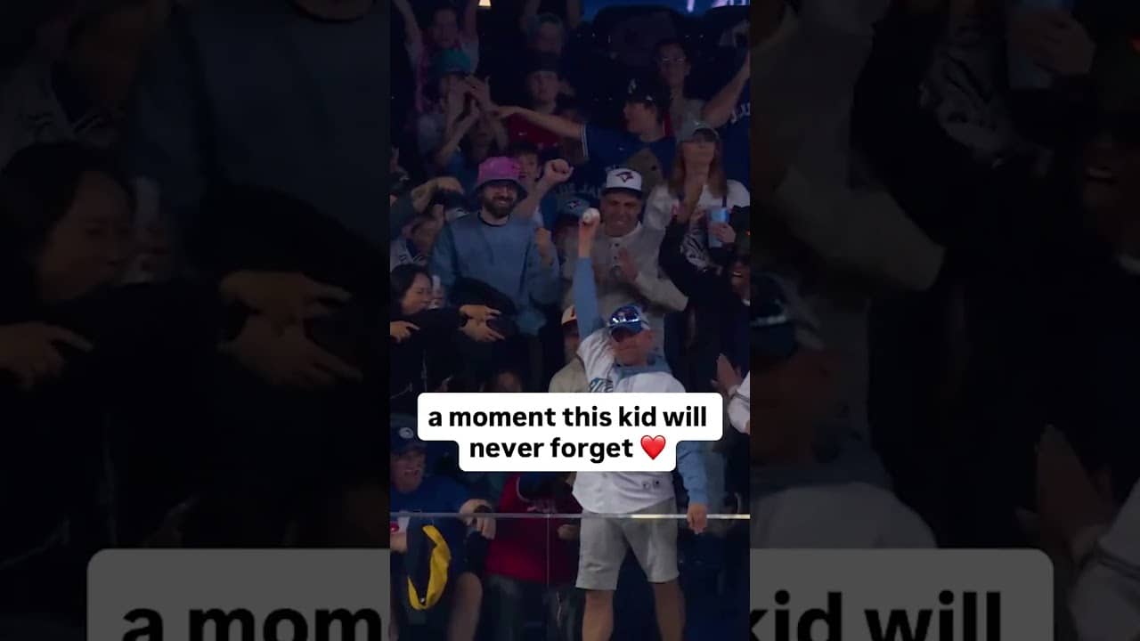 Shoutout to the fan who gave her the ball 🥹👏
