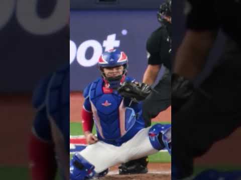 Kevin Gausman has been ABSOLUTELY FILTHY for the Blue Jays! #ALCS 😳