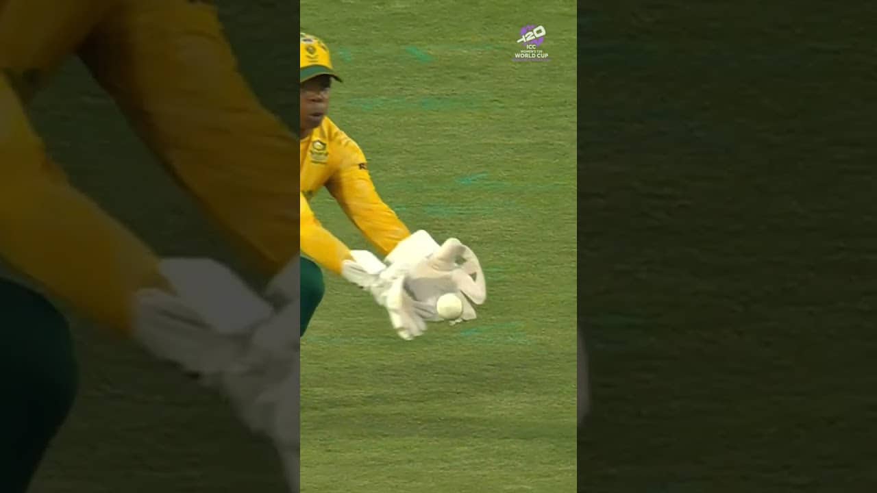 Sinalo Jafta combines with Shabnim Ismail to hand South Africa another wicket 👌 #T20WorldCup