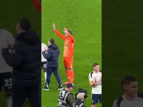 원정 응원 온 팬들에게 손키스 날리느라 바쁜 비카리오😘