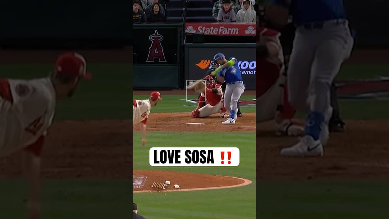 Lenyn Sosa drives in two with a huge double in the eighth ‼️ #MLB #BlueJays