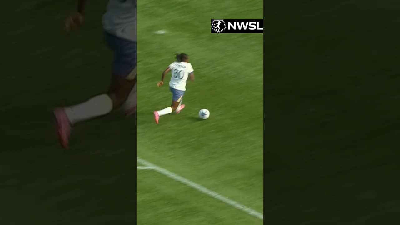 When everything clicks… Nérilia Mondéssir is unstoppable ✨⚽