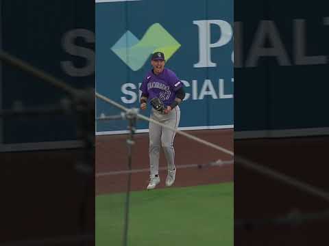 Jordan Beck takes away a three-run homer 😱