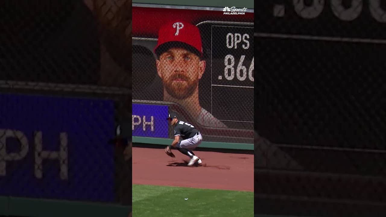 Nishida JUST missed this, Phillies SNAG the lead 👀