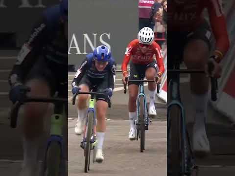 Lucinda Brand conquers the sand 🤩