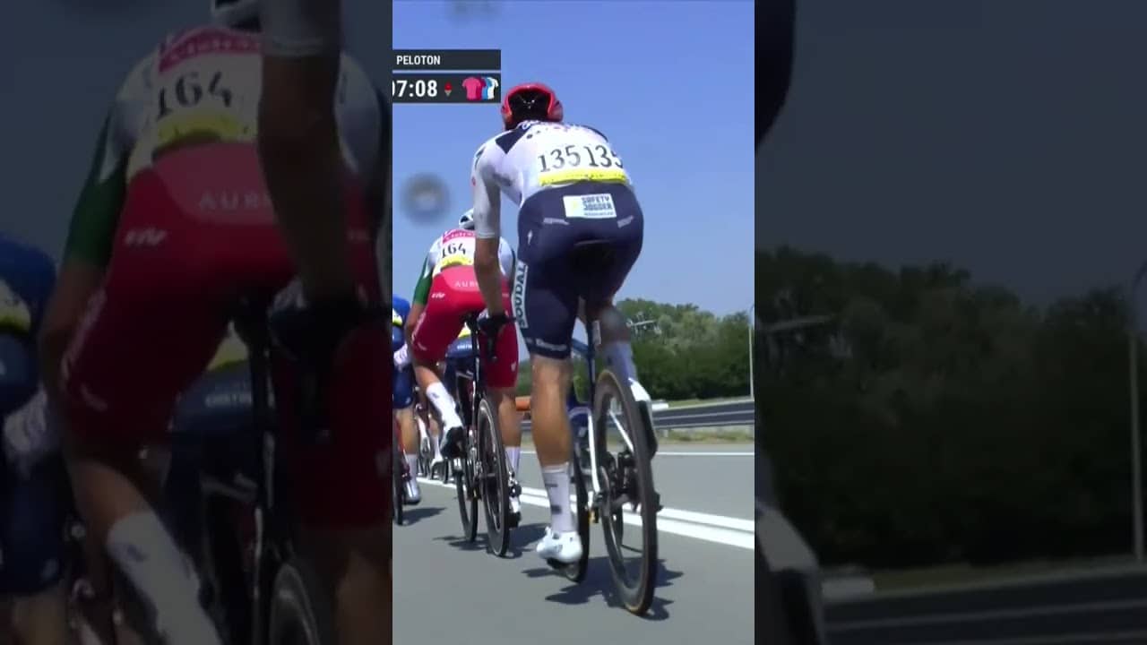 Keeping cool! 💦 Jasper Stuyven is having fun in the breakaway! 🤣