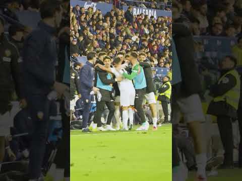 🫂⚽️ ¡La reacción del banquillo a los goles de Ramazani y Sadiq!