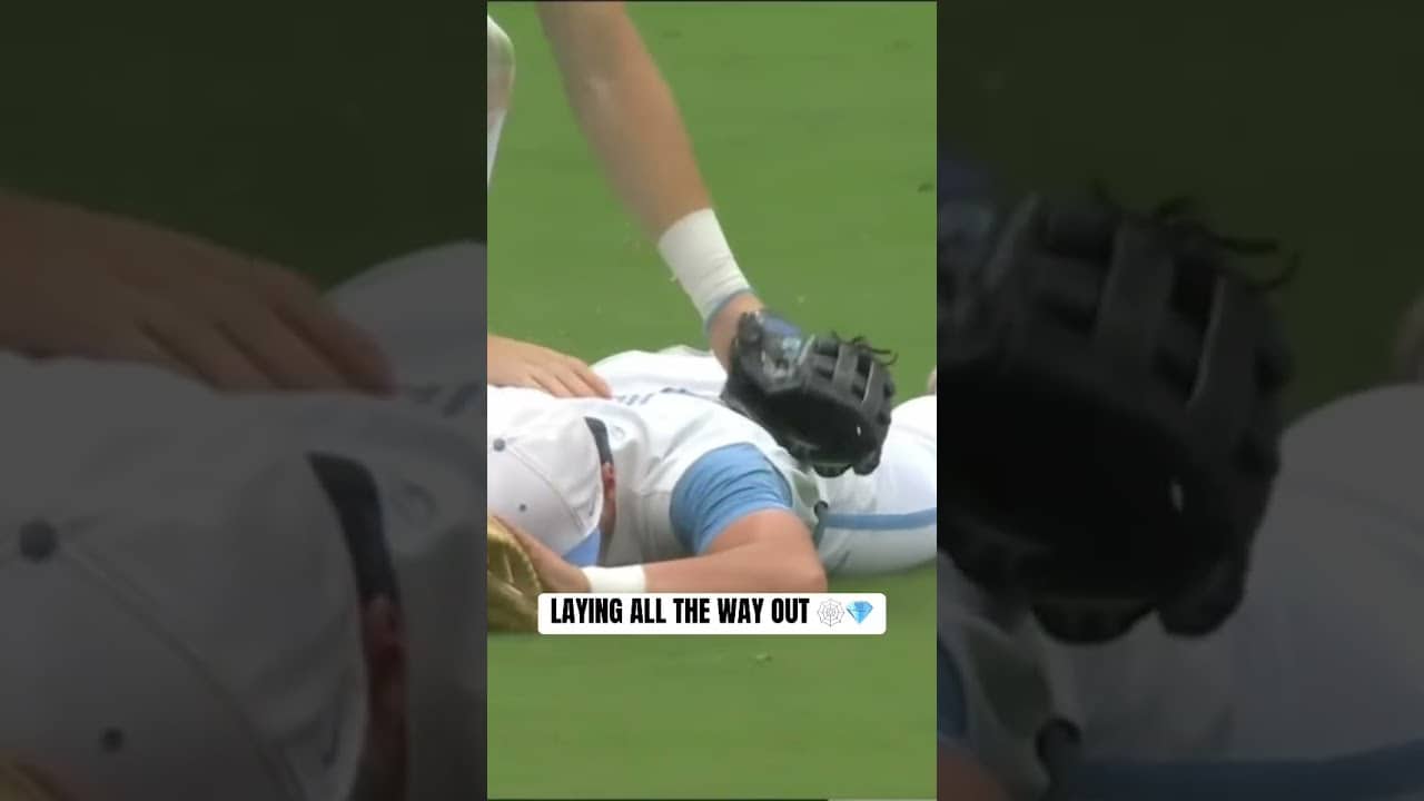 Take a bow Tyler Howe! 👏 #accbaseball #collegebaseball #unctarheels #baseball #topplays #goheels