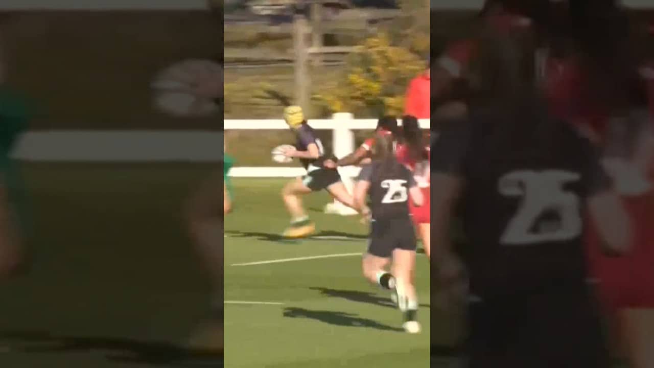 Alice Fleming finishes off a lovely try for England U18 Women 👌