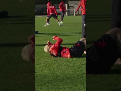 How to tackle, by Oliver Glasner 💪🤣 #CPFC  #premierleague #football