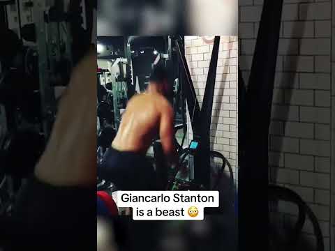 Stanton's workout level 😱 (via @yankees/TT)
