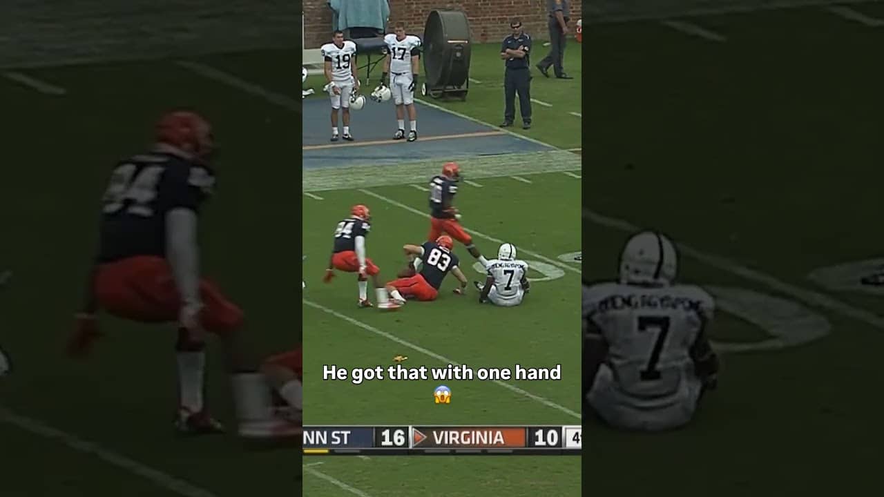 Fighting through the contact 💪 #virginiacavaliers #accfootball #collegefootball