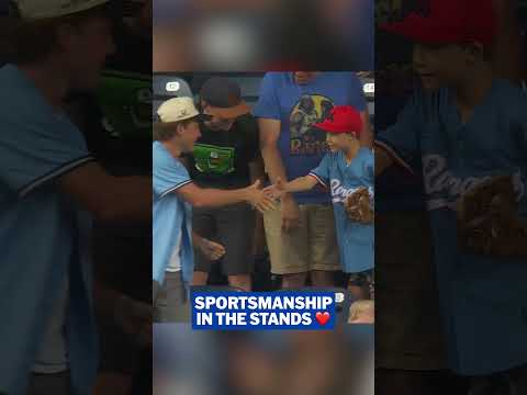 A Blue Jays fan caught Wyatt Langford’s home run ball and gave it to a young Langford fan 💙