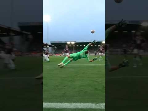 Martin Dúbravka vs Bukayo Saka 👀🧤 #BurnleyFC #football #PremierLeague