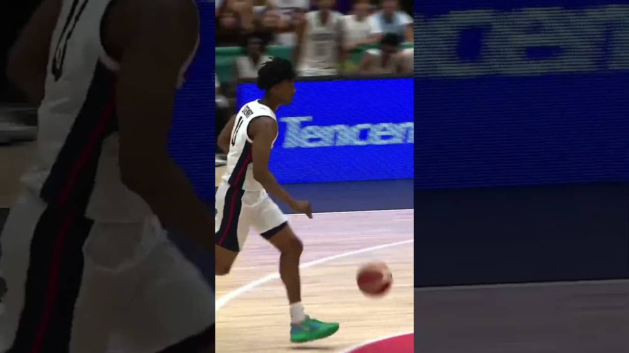 Pulling off that dunk in-game is IN-SA-NE 🤯 #FIBAU17