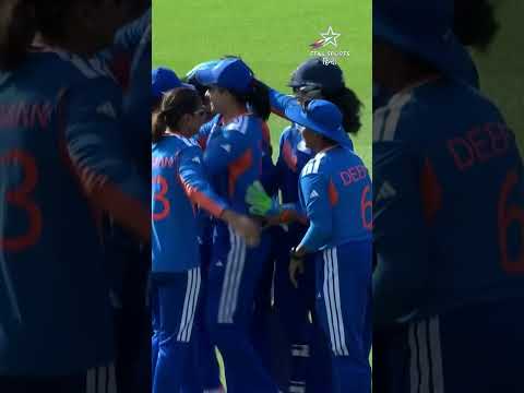श्री चरणी ने अपने पहले ओवर में ही दिखाया जादू 🔥 #t20worldcup  #cricket #reels