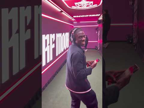 Loum reacts to our new tunnel 📸 #BurnleyFC #football #PremierLeague