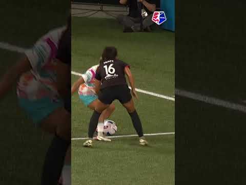 Adriana Leon is pure class. 😮‍💨 #nwsl #soccer #football