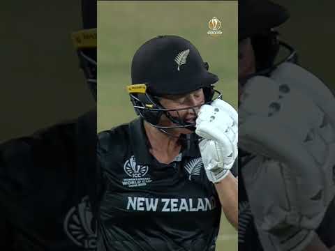 A captain's ton from Sophie Devine 👏