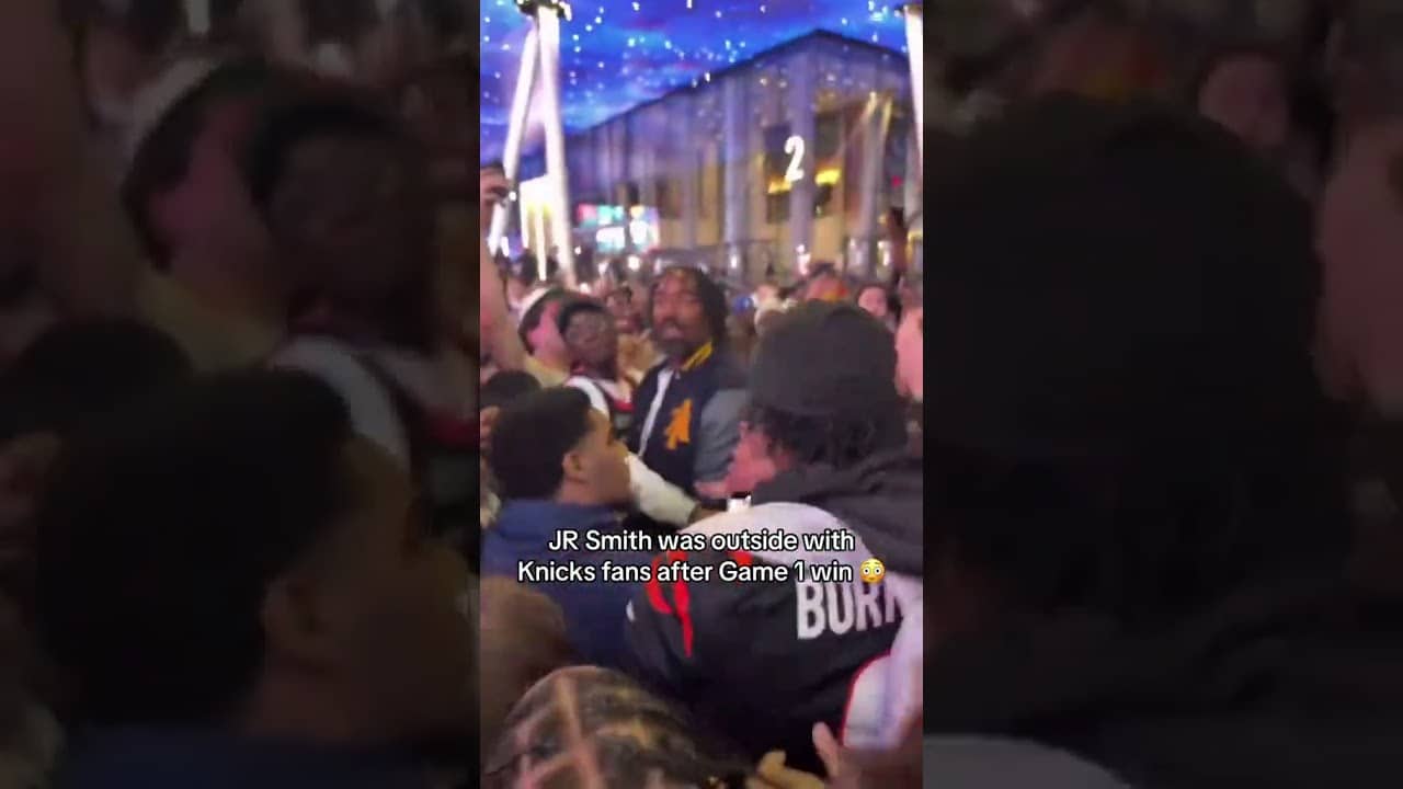 Wild scenes outside of MSG 👀 (via @moreemyles/IG)