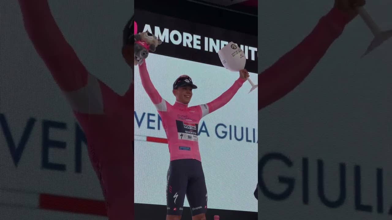 💖 Paul Magnier wearing pink on the podium 💖