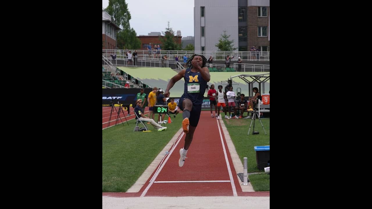 First-round fireworks 💥 Quincy Isaac set the tone early with a 7.71m leap to win 🥇 #usatf #longjump