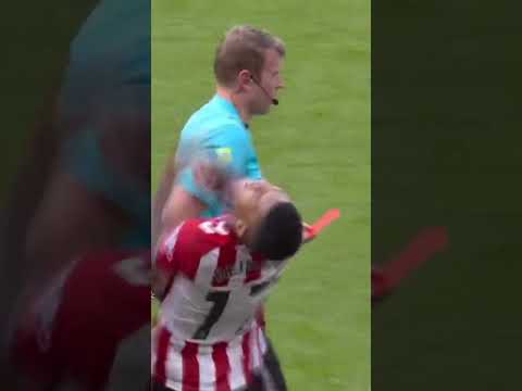 Reinildo Mandava SENT OFF for violent conduct 😲