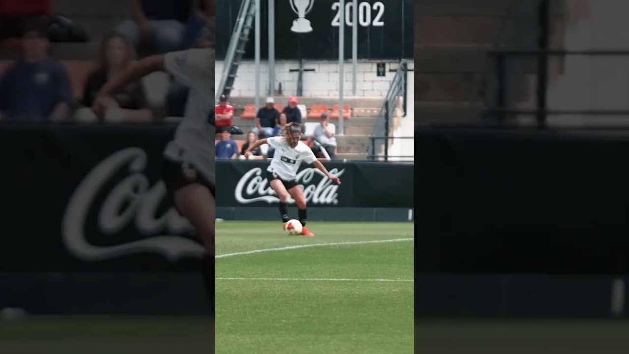 🤩 El 𝗩𝗔𝗟𝗢𝗥 de una espectacular parada 🧤| VALENCIA CF