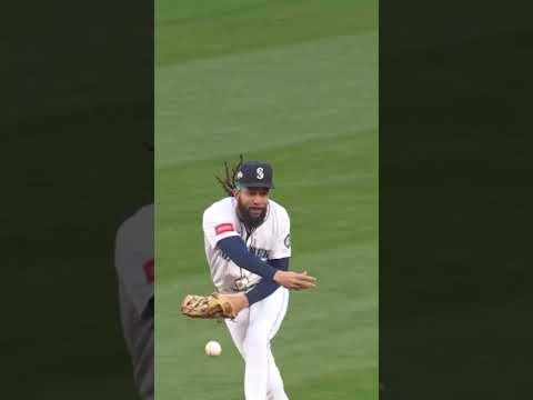 J.P. Crawford makes a terrific play to get things started in Seattle 💪