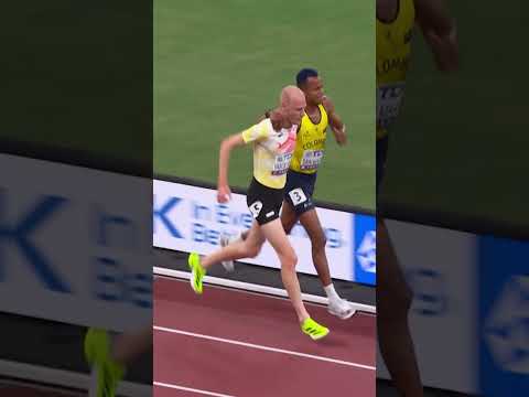 Brothers in arms, Belgian steeplechaser supports Colombian competitor to the line ❤️ #sports
