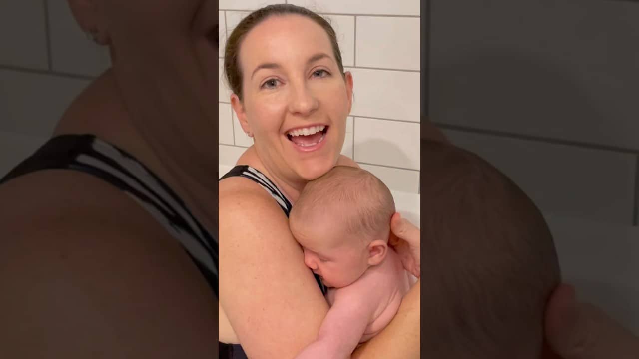 Bathing Baby At 6 Weeks #bathing #bathtime #baby #parentingtips #babyswimming