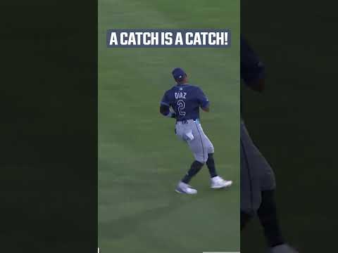Yandy Díaz makes the impressive catch ... twice 😂