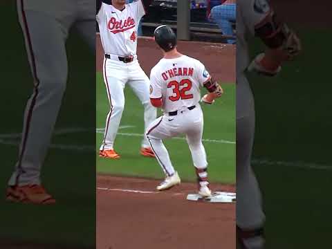 Watch the bounce this ball took on Ryan O'Hearn's triple 😳