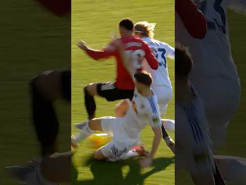 CRUNCHING Anton Stach tackle on Matheus Cunha