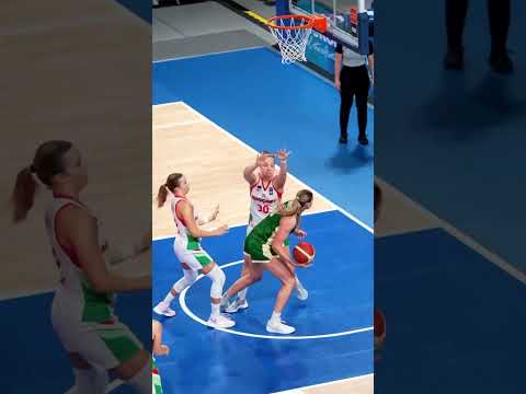 This play belongs in a museum 🖼️ #FIBAU19