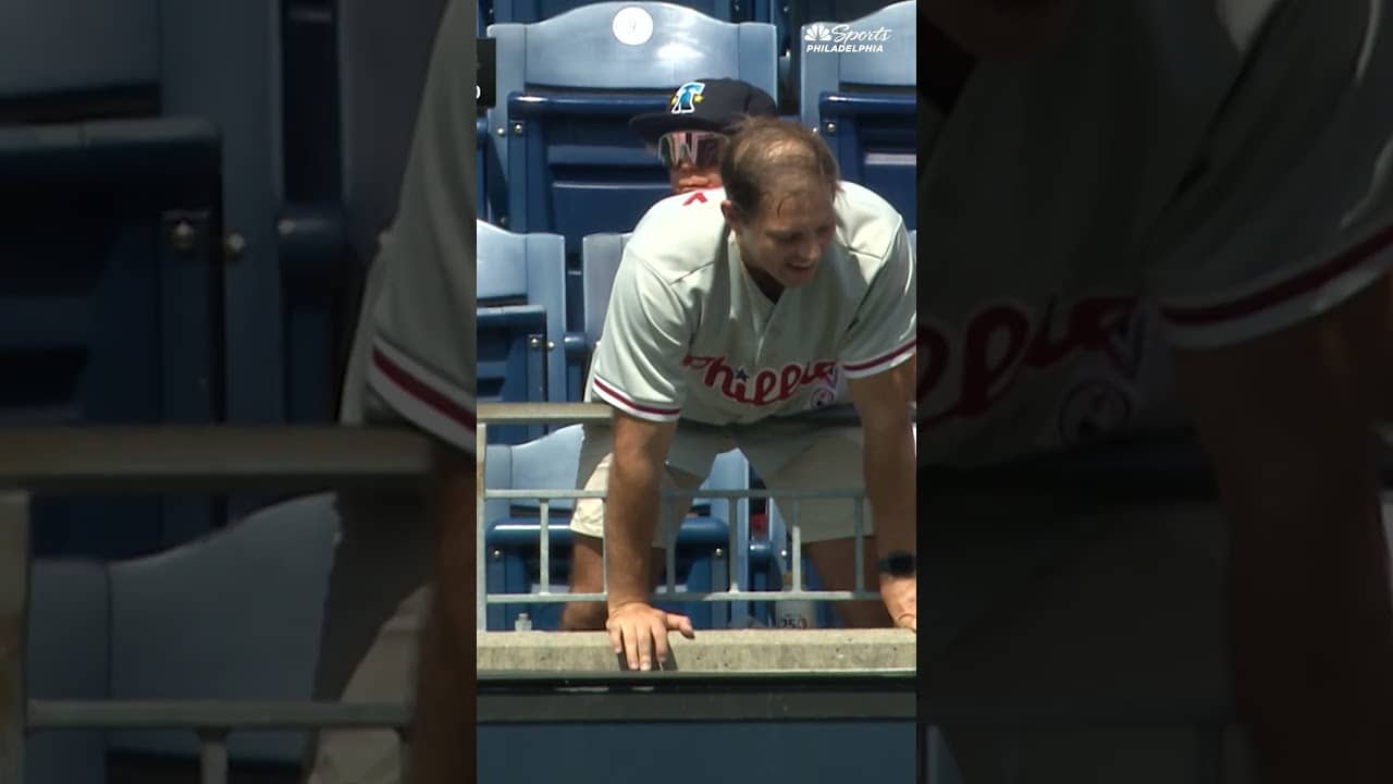 Phillies fan loses his hat... after MULTIPLE attempts, he GETS IT BACK! 😂