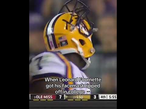 When Leonard Fournette's facemask got ripped off 😳