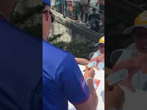 This little leaguer was absolutely star-struck when Juan Soto signed his poster 😯