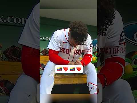 For Venezuela ❤️ Willson Contreras hits this home run for his family and home country