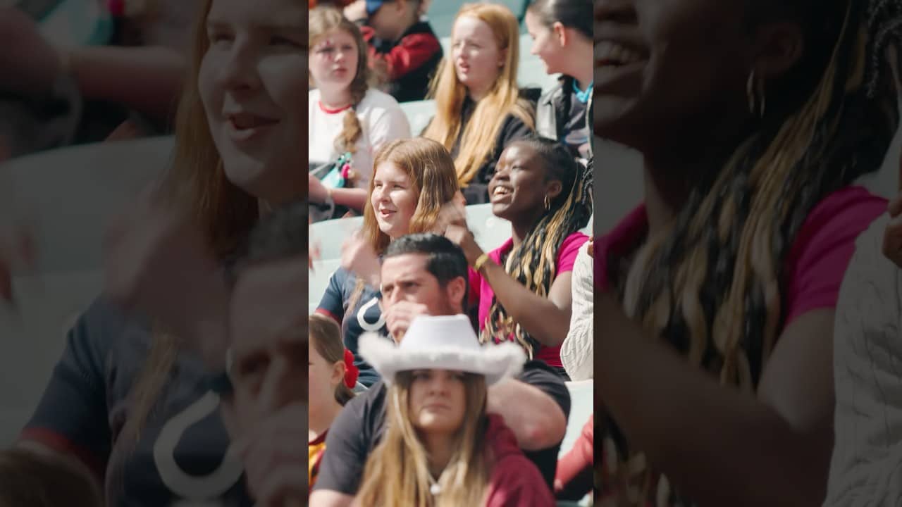 Red Roses fans sang their hearts out at Allianz Stadium 🎤 | @AllianzUK | #AllianzStadium #RedRoses