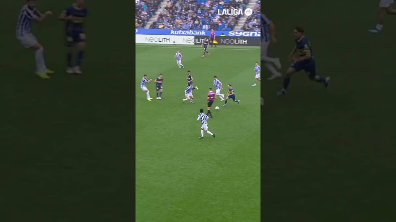 La magia de Denis Suárez para superar líneas y meter ese pase. #futbol #alaves #shorts