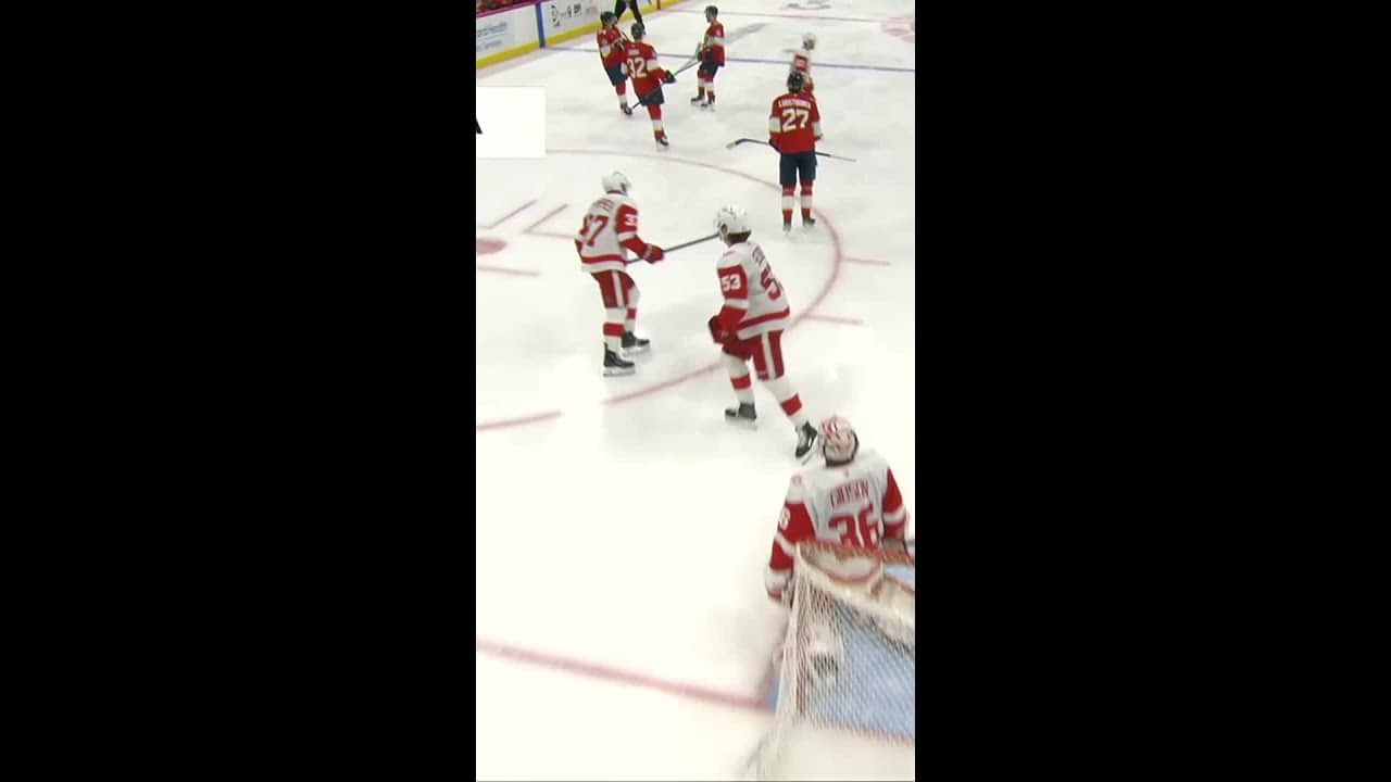 Vinnie Hinostroza with a Goal vs. Detroit Red Wings