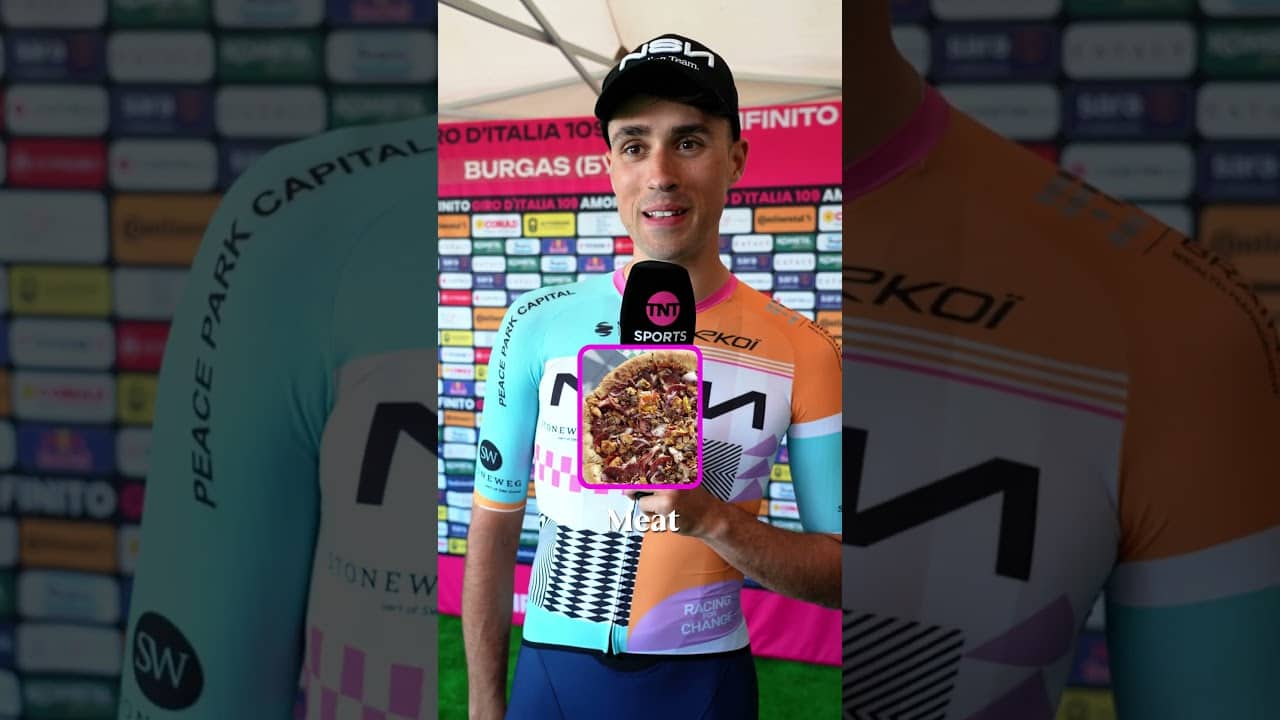 NO PINEAPPLE! 🍍❌ What are the pros picking as their favourite pizza topping? 👀