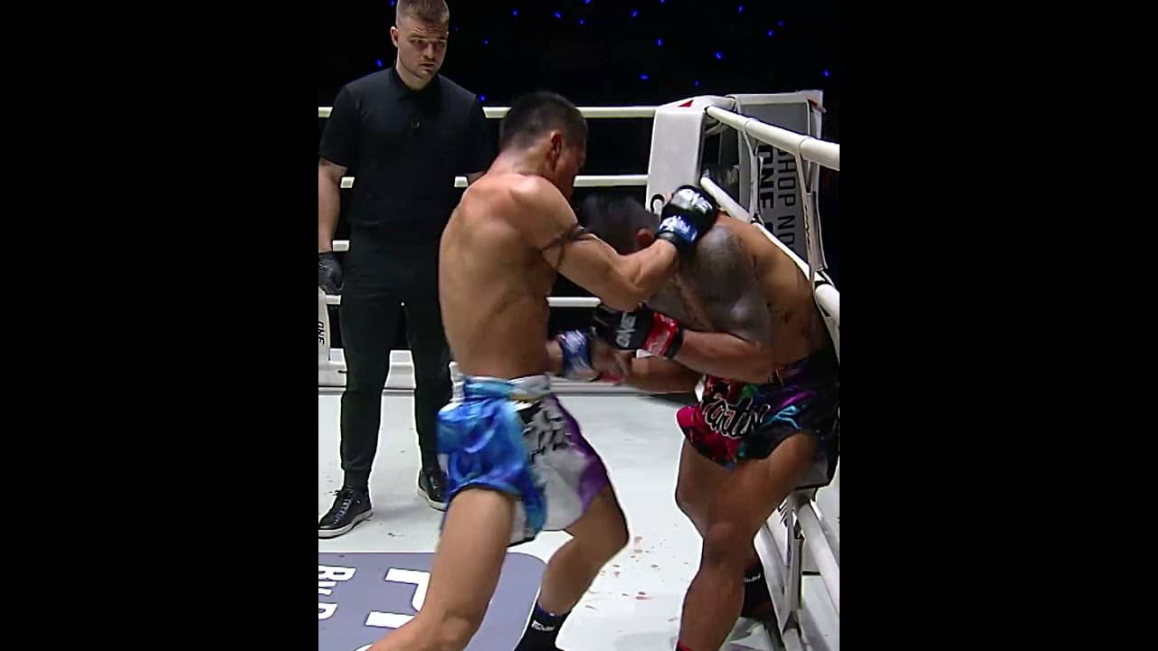 RAZOR-CLOSE 🔥👊 The Muay Thai brawl between Samingdam and Kyaw Swar Win had us like 😱