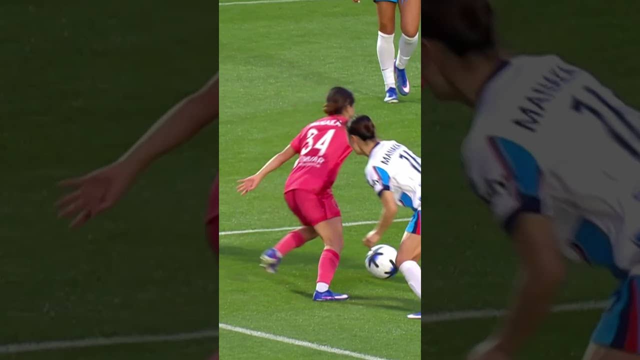 Ally SchleGOAL's first Courage goal had to be against her former team 🙂↔️