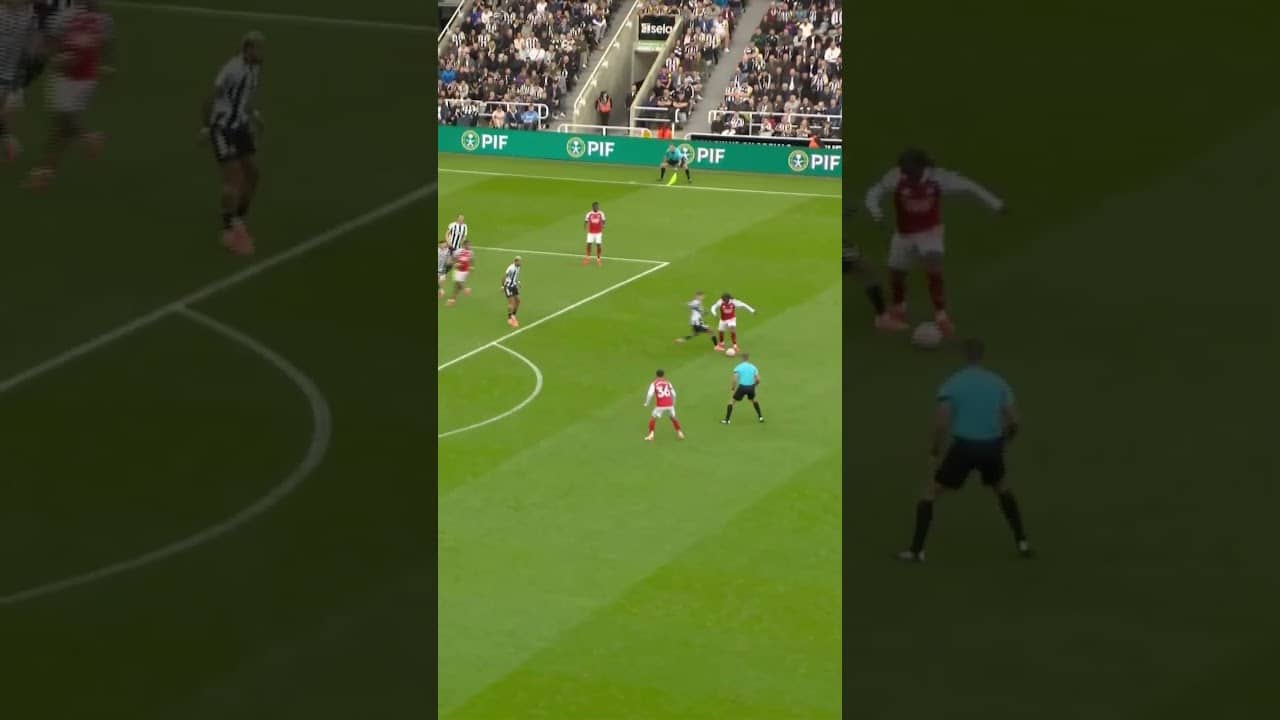 BEAUTIFUL BUILD-UP BEFORE GREAT SAVE!