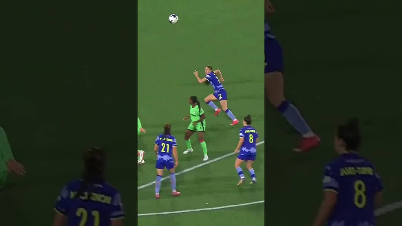 What a ball in from Madison Curry, what a volley from Maddie Dahlien! ⚽️🙌