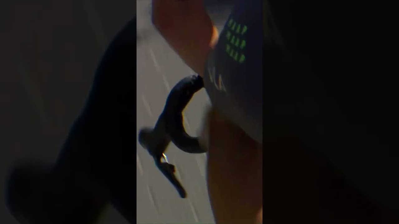 Hold on! 😳 Jed Smithson suffers a snapped handlebar at the Antwerp Port Epic!